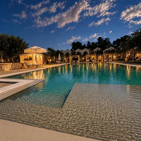 אתר נופש Borgo Primizia 4*
