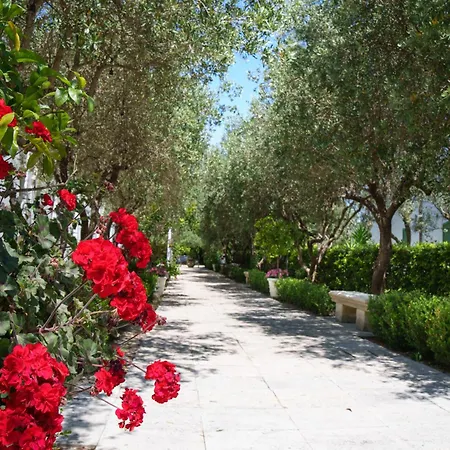 אתר נופש Borgo Primizia 4*